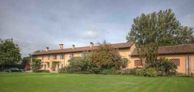 High prestige estate in the Lombard countryside