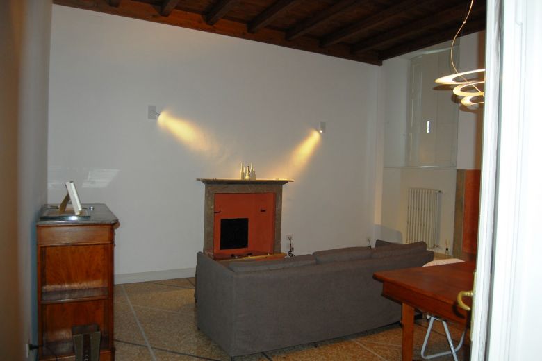Renovated apartment 17th century in Visconti castle area
