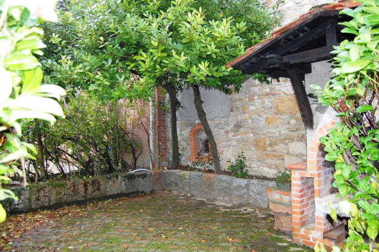 Antico casale in sasso Colline Oltepò Pavese a  Volpara 