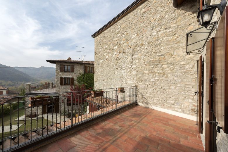 Stone house in the hills near Piacenza