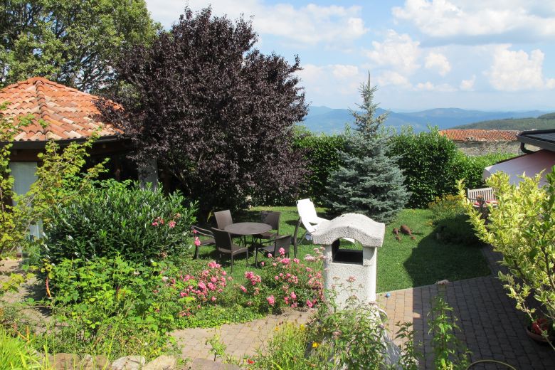 Casa country con giardino e panoramiche a 1100metri Alta Val Nure 