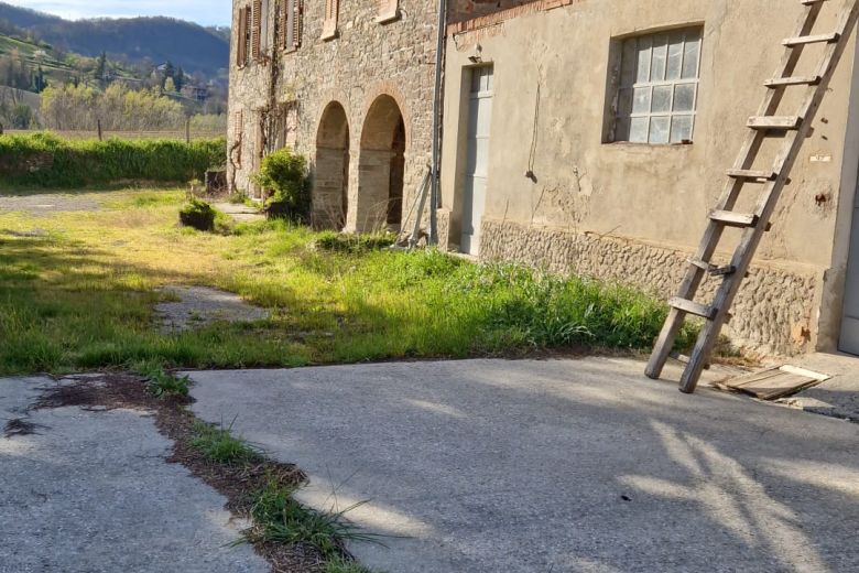 San Sebastiano Curone (AL) Historic stone farmhouse with  2.7 hectares