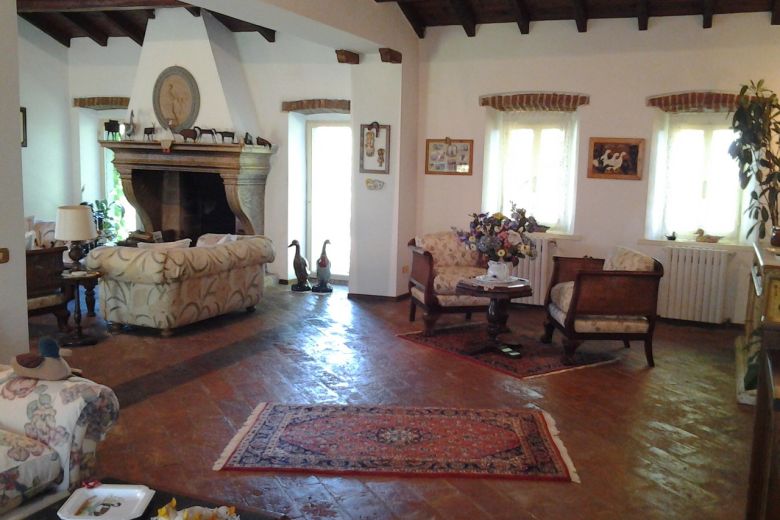 In the hearth of Oltrepò Pavese hills, beautiful Manor House, Italian style