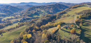 Tuscany stone farmhouse on the hills of Piacenza 