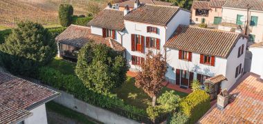 Antica dimora  sulle colline di Castana in Oltrepò Pavese 