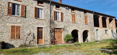 San Sebastiano Curone (AL) Storica cascina in sasso + 2,7 ettari San Sebastiano Curone (AL) Storica cascina in sasso + 2,7 ettari