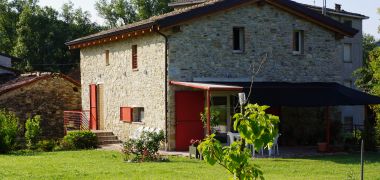 Vigoleno - Podere in sasso sulle colline piacentine - 37000mq 