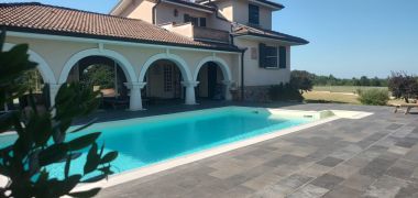 Villa di Rappresentanza con Piscina e Giardino