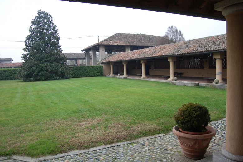 Residenza di campagna  di pregio con maneggio e dependance 