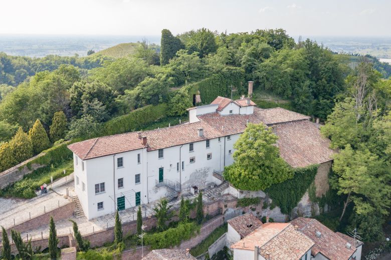 Marvellous noble property n the hilll of Pavia Lombardy