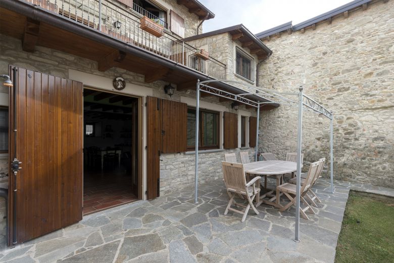 Stone house in the hills near Piacenza