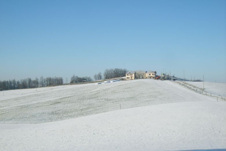 Azienda agricola biologica in altura panoramica 