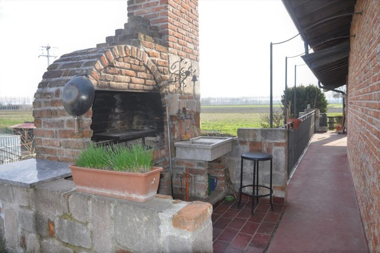 Villa indipendente di carattere con terrazza 