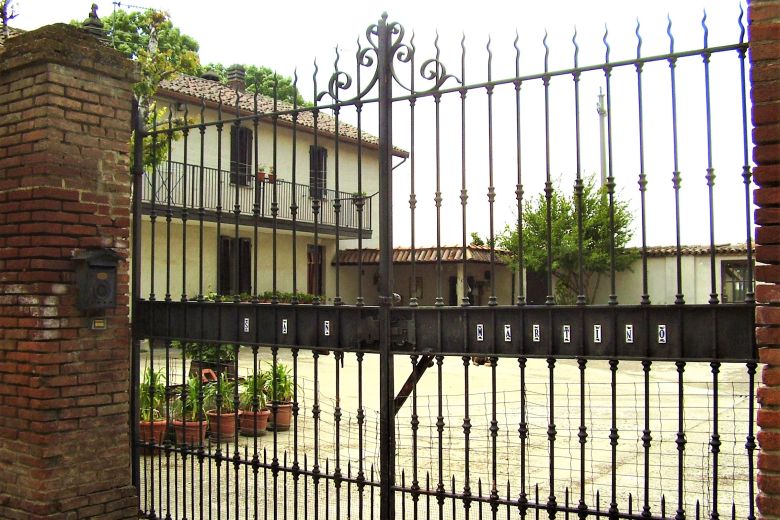 Characteristic period farmhouse with a rectangular courtyard and much more 