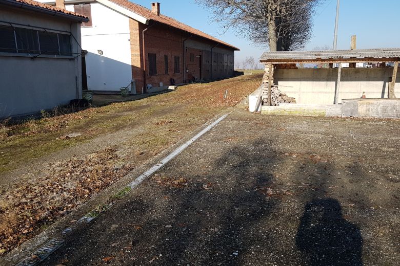 Characteristic period farmhouse with a rectangular courtyard and much more 