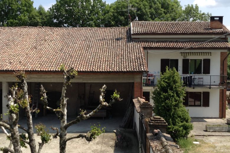 Characteristic period farmhouse with a rectangular courtyard and much more 