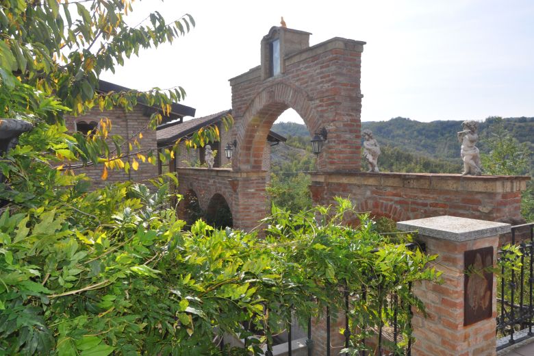 Real Estate Compendium in the hills of Oltrepò Pavese 