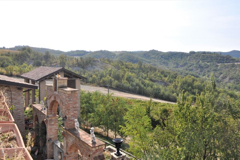 Real Estate Compendium in the hills of Oltrepò Pavese 