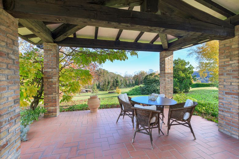 Tuscany stone farmhouse on the hills of Piacenza 