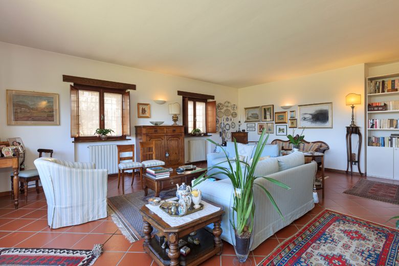 Tuscany stone farmhouse on the hills of Piacenza 