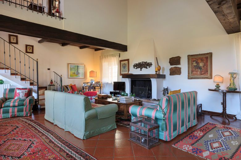 Tuscany stone farmhouse on the hills of Piacenza 