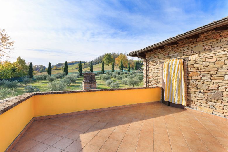 Tuscany stone farmhouse on the hills of Piacenza 