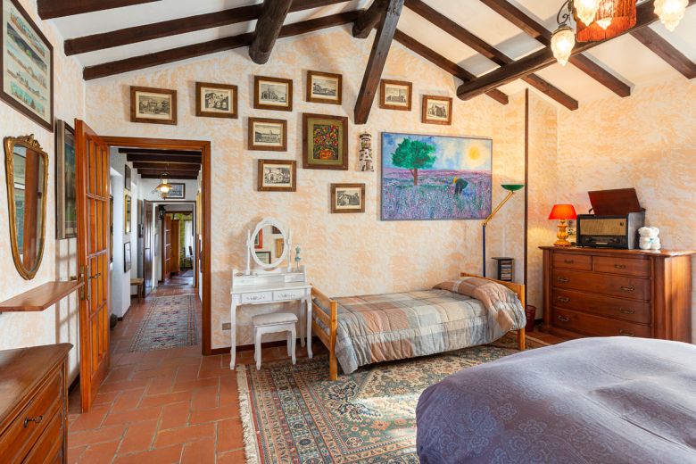 Antica dimora  sulle colline di Castana in Oltrepò Pavese 