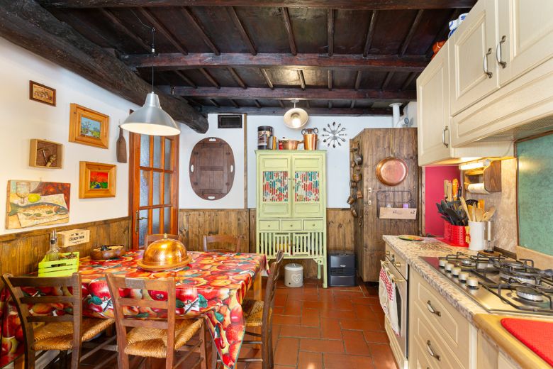 Antica dimora  sulle colline di Castana in Oltrepò Pavese 