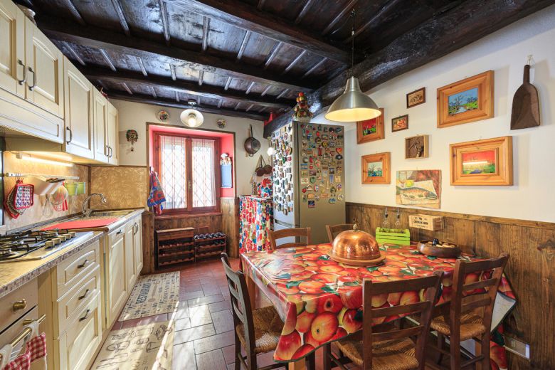 Antica dimora  sulle colline di Castana in Oltrepò Pavese 