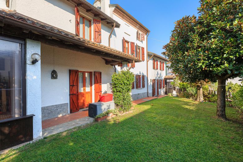 Antica dimora  sulle colline di Castana in Oltrepò Pavese 