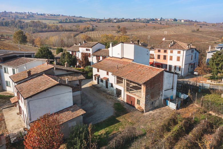 Antica dimora  sulle colline di Castana in Oltrepò Pavese 