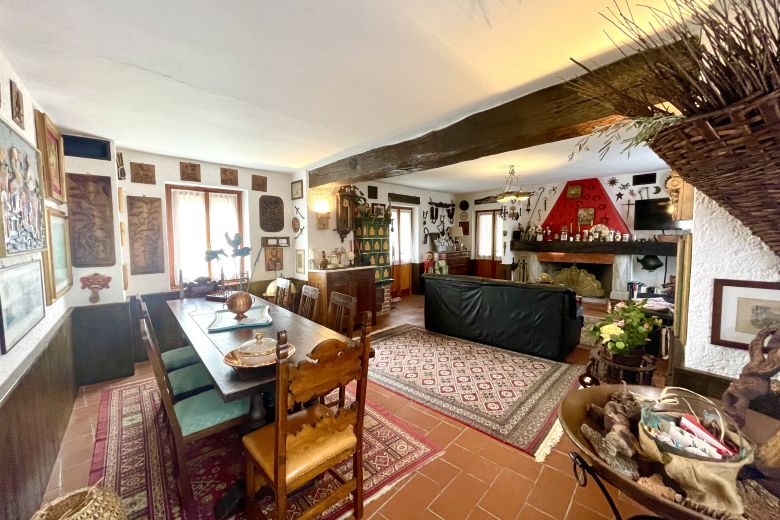 Ancient residence on the hills of Castana in Oltrepò Pavese