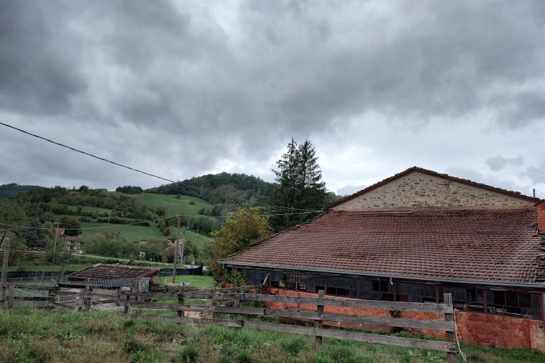 San Sebastiano Curone (AL)  Storica cascina in sasso + 2,7 ettari 