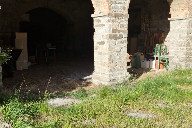 San Sebastiano Curone (AL)  Storica cascina in sasso + 2,7 ettari 