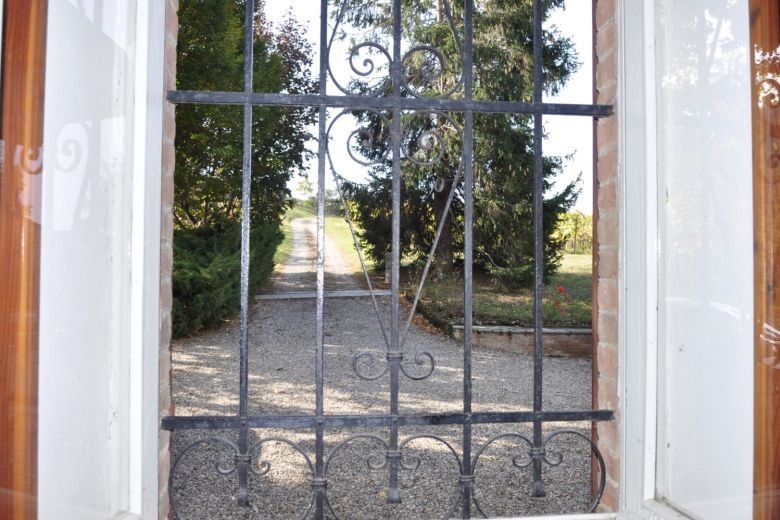 Torricella Verzate (PV) Antica casa colonica con vigneto 