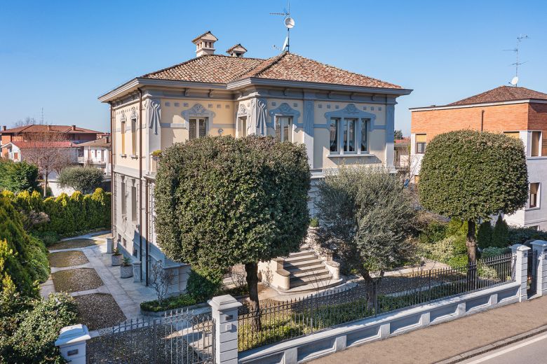 Art Nouveau residence in the "Oltrepo' Pavese" area - Broni