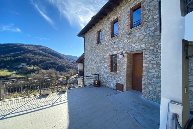 Real estate complex made in stone - Romagnese