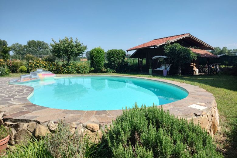 Cascina finemente ristrutturata nella campagna pavese - Corteolona