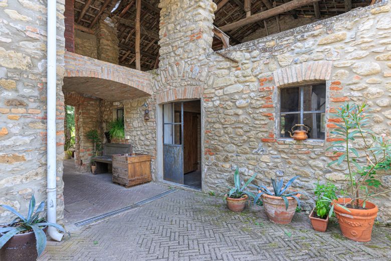 Oltrepò Pavese - Abitazione indipendente con antichi edifici in sasso 