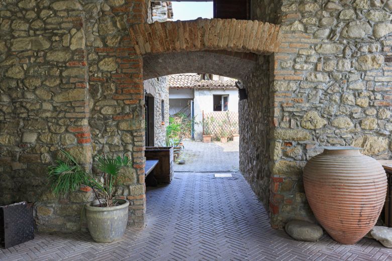 Oltrepò Pavese - Abitazione indipendente con antichi edifici in sasso 
