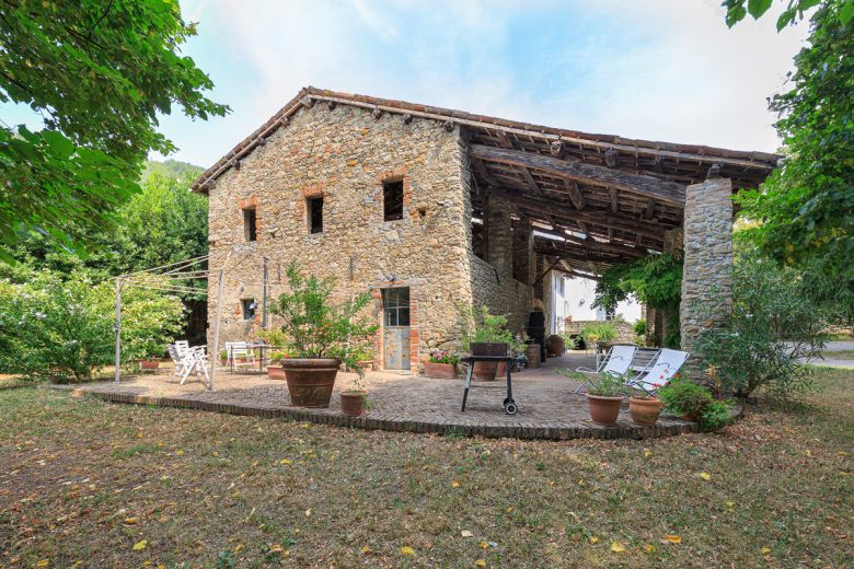 Oltrepò Pavese - Abitazione indipendente con antichi edifici in sasso 