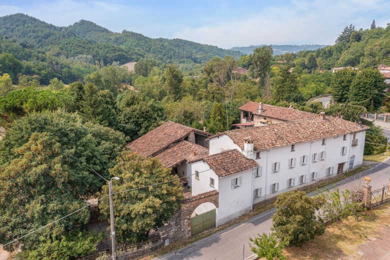 Oltrepò Pavese - Abitazione indipendente con antichi edifici in sasso 