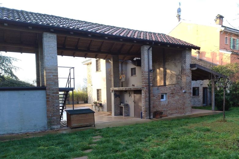 A beautiful stone house with garden at the foot of the Piacenza hills in the Luretta Valley