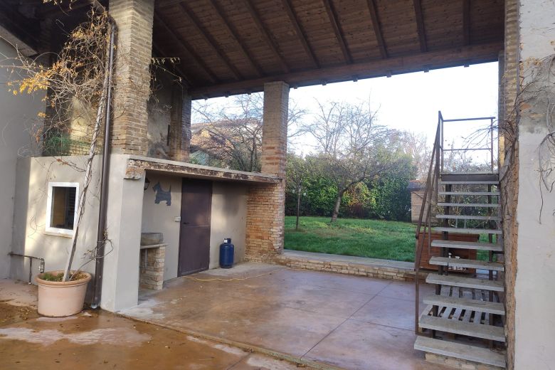 A beautiful stone house with garden at the foot of the Piacenza hills in the Luretta Valley