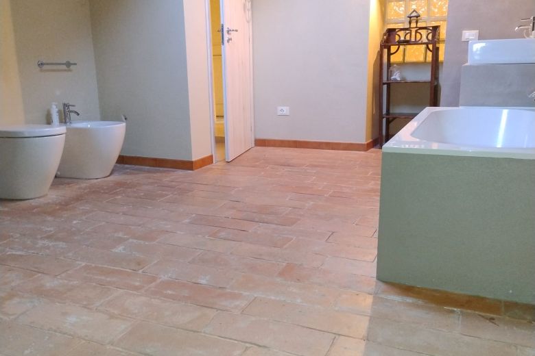 A beautiful stone house with garden at the foot of the Piacenza hills in the Luretta Valley