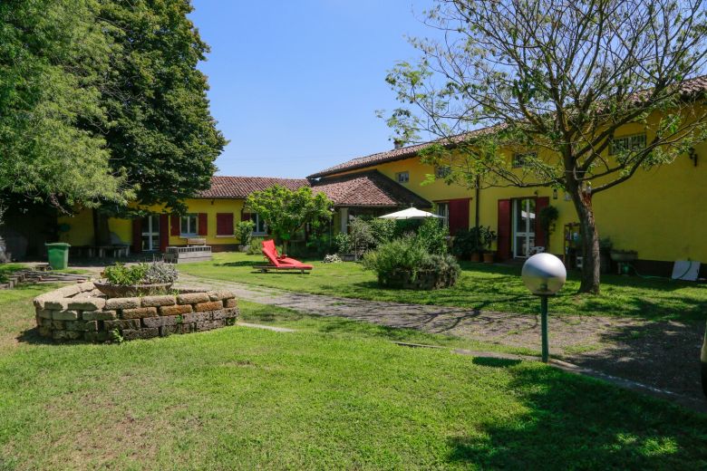 Prestigious house on the outskirts of Pavia