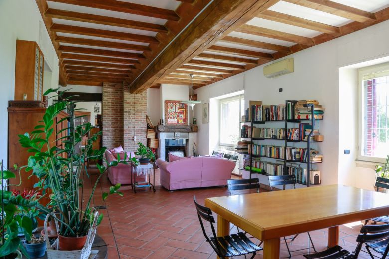 Storica cascina di pregio con giardino alle porte di Pavia