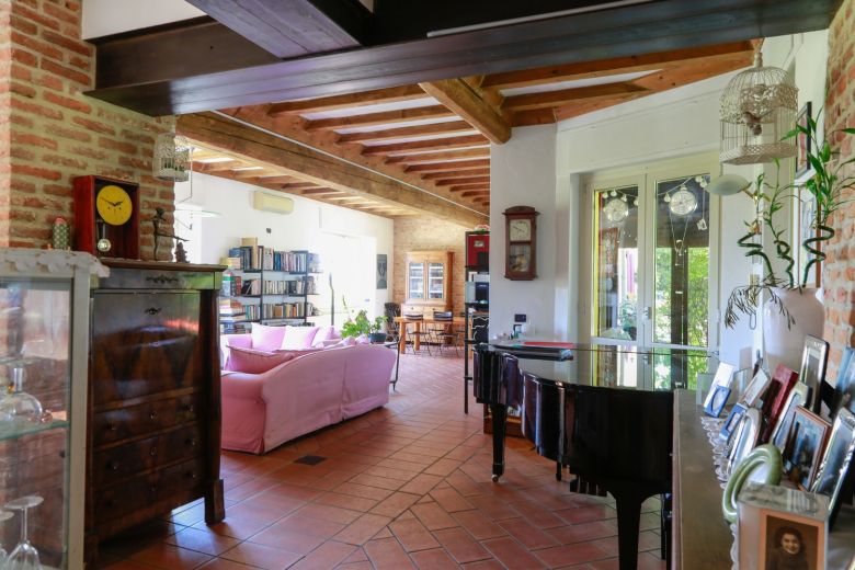 Storica cascina di pregio con giardino alle porte di Pavia