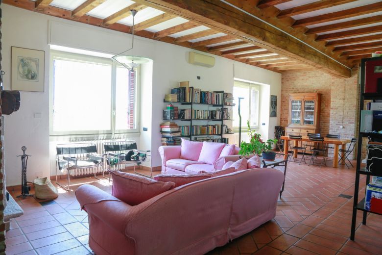 Storica cascina di pregio con giardino alle porte di Pavia