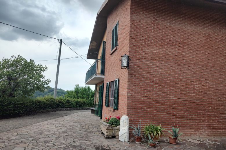 Co-housing famigliare sulle colline piacentine e altro 